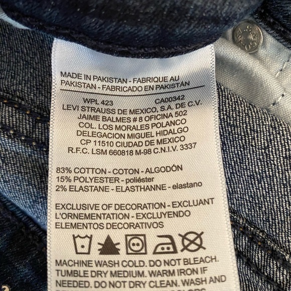 Women’s Dark Wash Signature by Levi Strauss Jeans - Picture 6 of 6